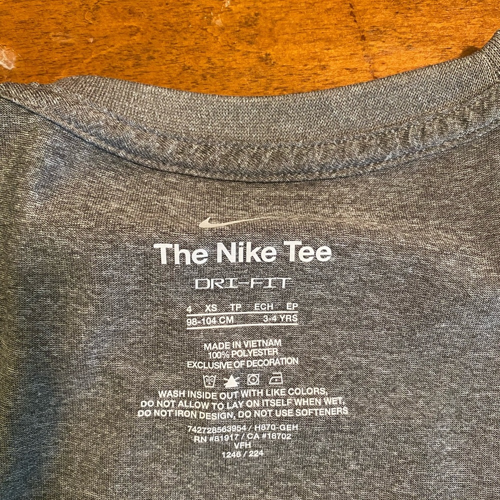 Nike Dri-FIT Gray Tank Top USA Flag Swoosh Boys XS - Picture 3 of 3